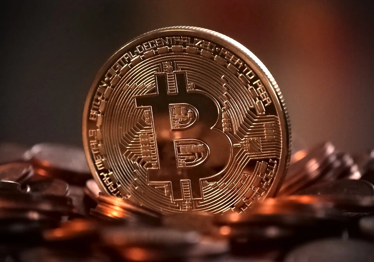 Czy warto inwestować w Bitcoiny? Gdzie kupować?