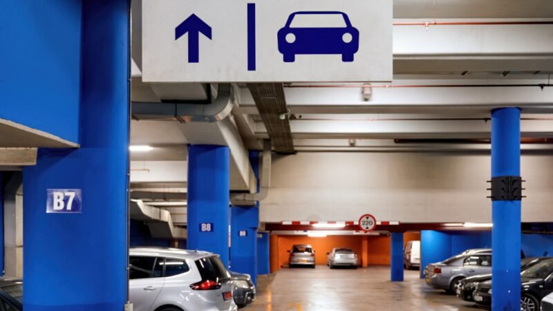 Transformacja parkingu pod byłą placówką Tesco w Żywcu: Przechodzi na system płatny