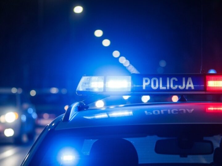 Policjanci inspirują uczniów w Łękawicy: Bezpieczeństwo i przyszłość w mundurze na pierwszym planie