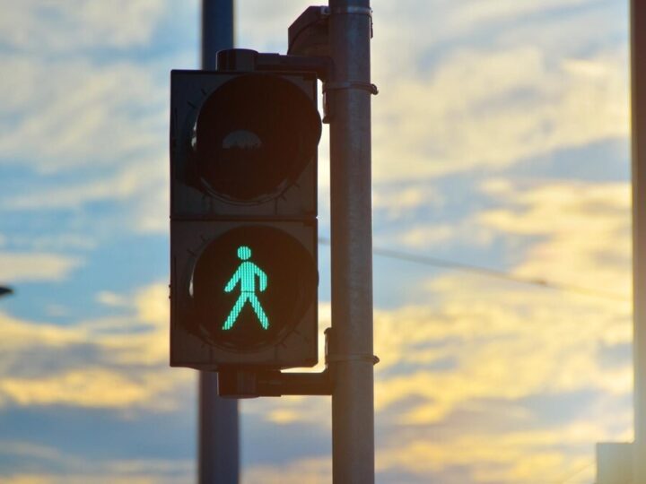 Zwiększ swoje bezpieczeństwo! Noś odblaski po zmroku