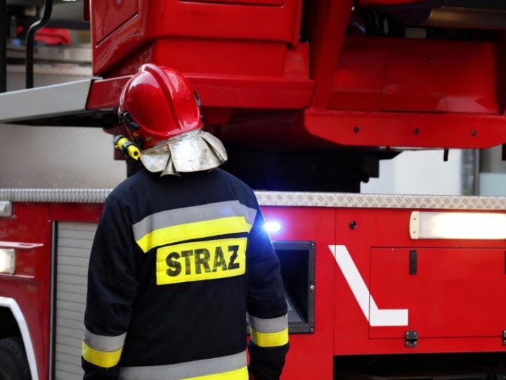 Plama ropy w Lipowej: strażacy w akcji neutralizują zagrożenie