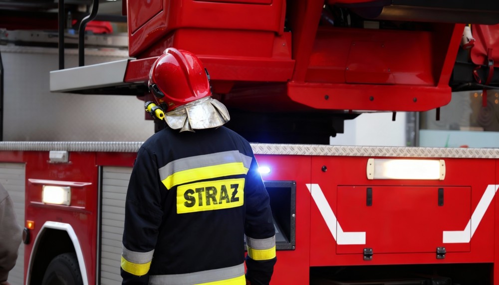 Plama ropy w Lipowej: strażacy w akcji neutralizują zagrożenie