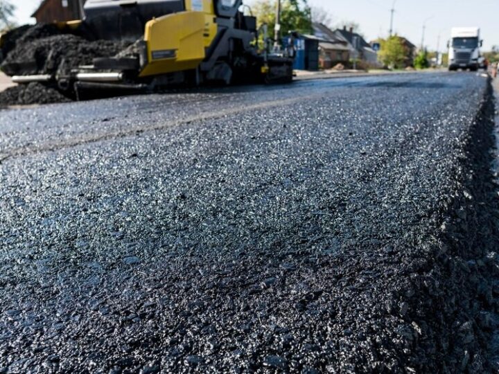 Bezpieczniejsza droga do szkoły – postępy budowy chodnika w Pewli Wielkiej!
