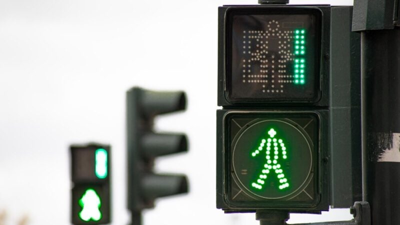 Bezpieczniej po zmroku – Gmina Lipowa promuje noszenie odblasków!