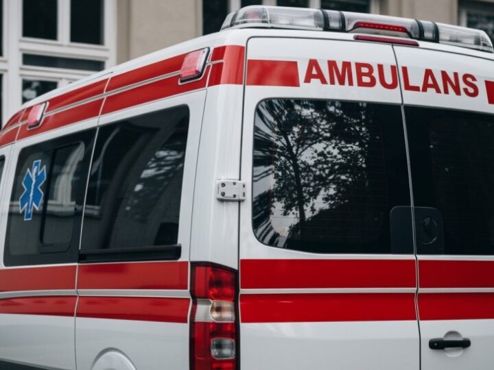 Strażacy z Żywca doskonalą umiejętności ratownictwa lodowego na Jeziorze Żywieckim