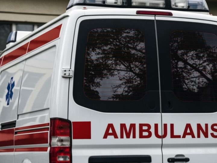 Dramatyczne interwencje w Radziechowach: ratunek życia i pożar kominowy