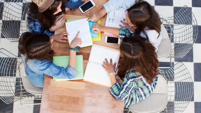 Nauczycielka z Jeleśni triumfuje jako Nauczyciel Roku w powiecie żywieckim!