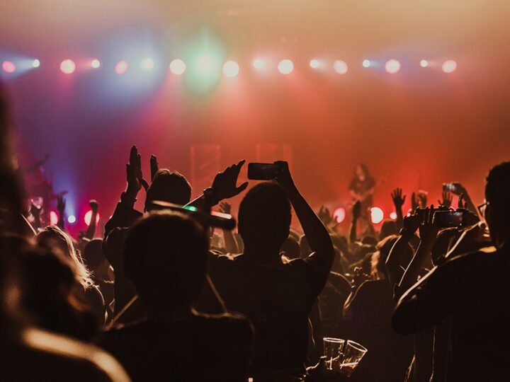 Mama Na Obrotach zaprasza na pełen śmiechu program stand-up „Niezły Bajzel”!