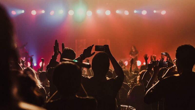 Mama Na Obrotach zaprasza na pełen śmiechu program stand-up „Niezły Bajzel”!