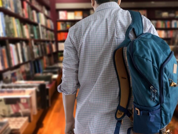 Psychologowie z KWP Katowice dzielą się wiedzą o radzeniu sobie w trudnych sytuacjach w żywieckiej bibliotece