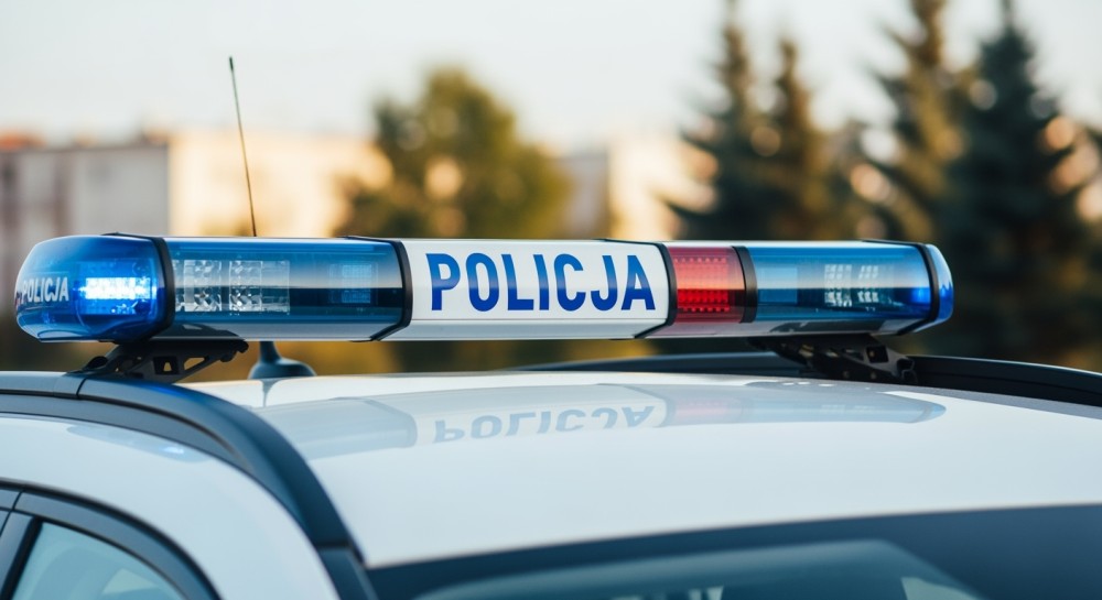 Młodzi chuligani zniszczyli drzwi na osiedlu, straty przekroczyły 1000 złotych