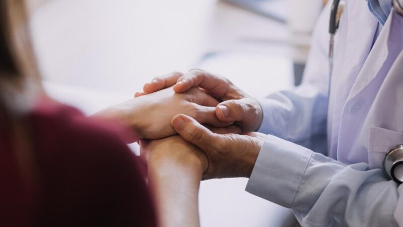 Protest szpitali powiatowych: walka o przetrwanie w obliczu kryzysu finansowego