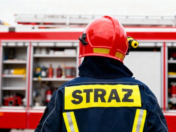 Przedszkolaki odkrywają świat strażaków: fascynująca wizyta w remizie